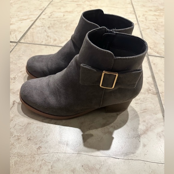 The Childrens Place Booties - Picture 3 of 11